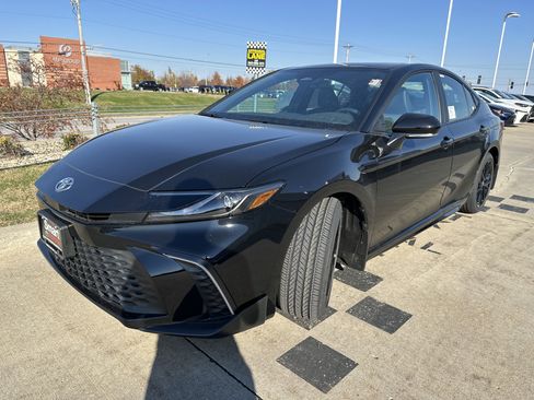 New 2026 Toyota Camry SE w/ Multimedia Upgrade Package image 3