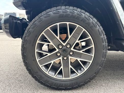 Used 2024 Jeep Wrangler High Altitude AWD/4WD image 19
