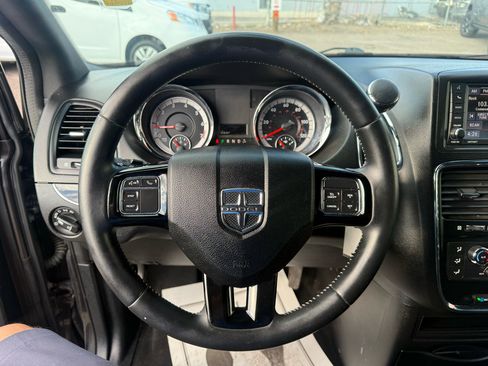 Used 2019 Dodge Grand Caravan SE image 15