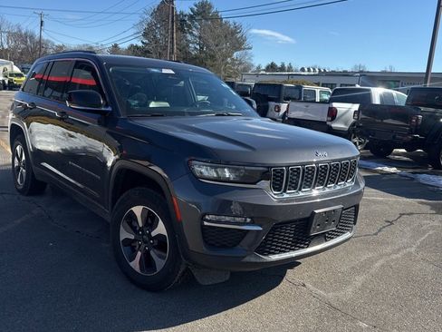 Used 2023 Jeep Grand Cherokee 4WD 4xe image 3