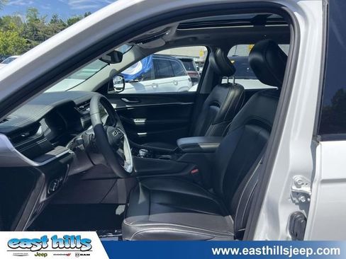 Used 2023 Jeep Grand Cherokee L Limited AWD/4WD image 13