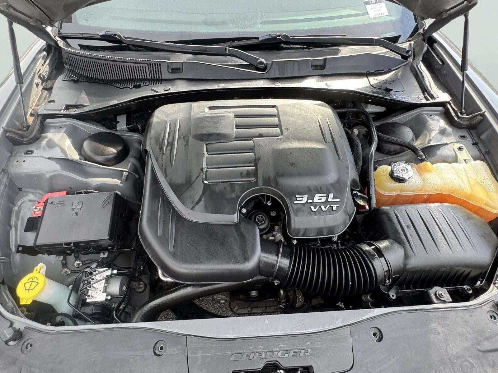 Used 2018 Dodge Charger SXT w/ Blacktop Package RWD image 51
