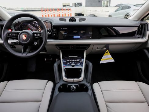 New 2026 Porsche Cayenne S image 25