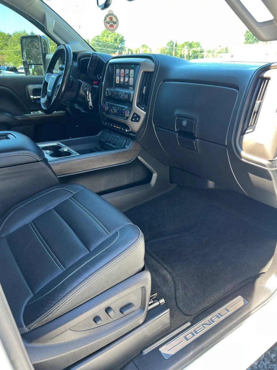 Used 2017 GMC Sierra 2500 Denali w/ Duramax Plus Package AWD/4WD image 26