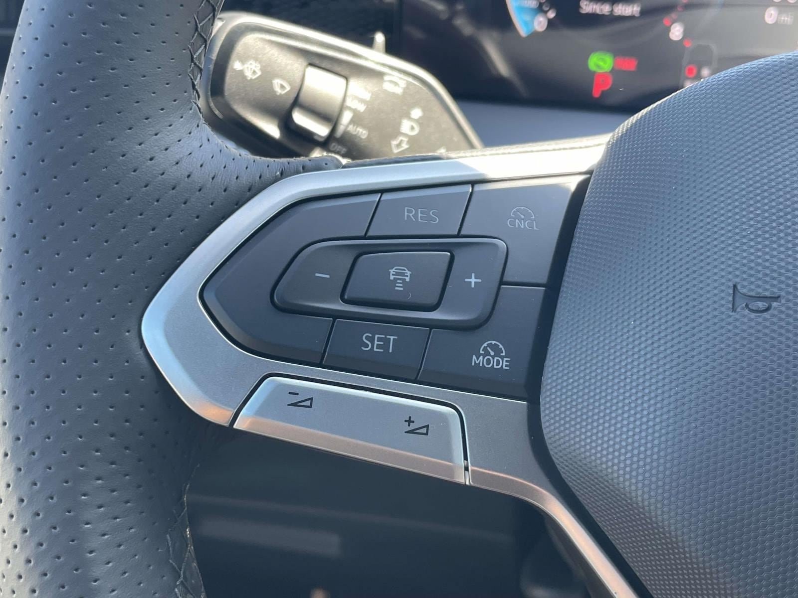 New 2026 Volkswagen Tiguan SE R-Line FWD image 21