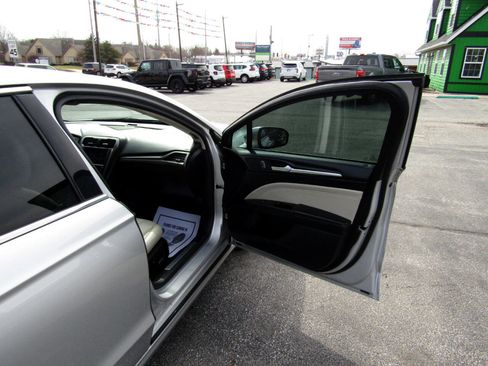 Used 2018 Ford Fusion Titanium image 25