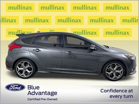 Certified 2018 Ford Focus ST image 2