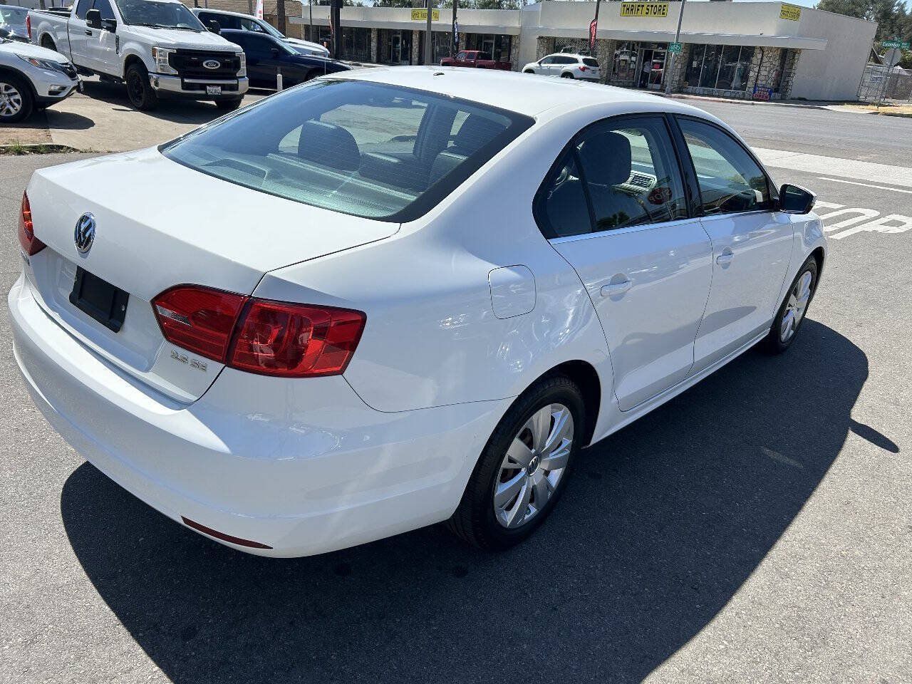 Used 2013 Volkswagen Jetta SE FWD image 4