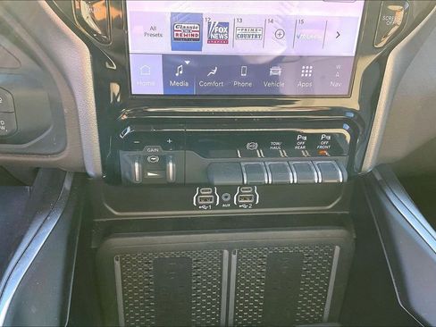 Used 2025 RAM 2500 Laramie AWD/4WD image 30