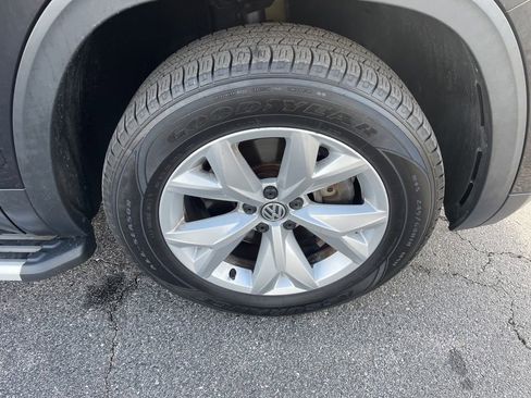 Used 2019 Volkswagen Atlas SE w/ Towing Package image 11