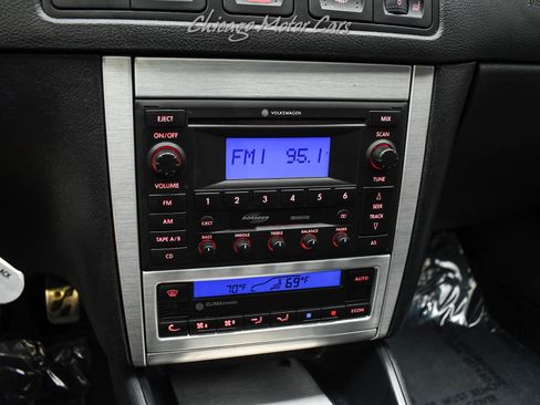 Used 2004 Volkswagen R32 image 13