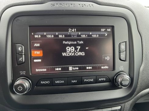 Used 2017 Jeep Renegade Trailhawk AWD/4WD image 14