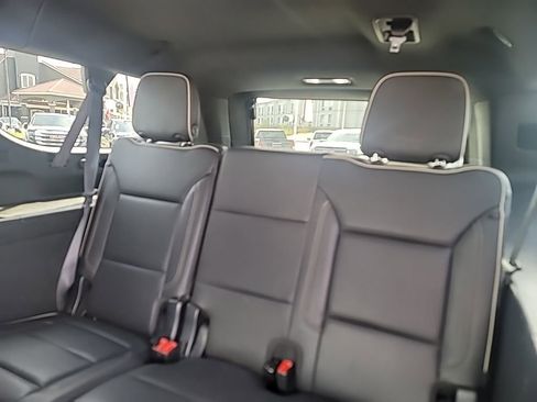 Used 2023 Chevrolet Suburban Premier w/ Advanced Technology Package image 13