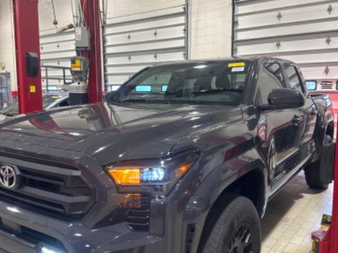 Certified 2025 Toyota Tacoma SR5 image 38