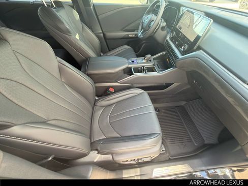 Used 2026 Lexus TX 500h AWD w/ Technology Package image 12