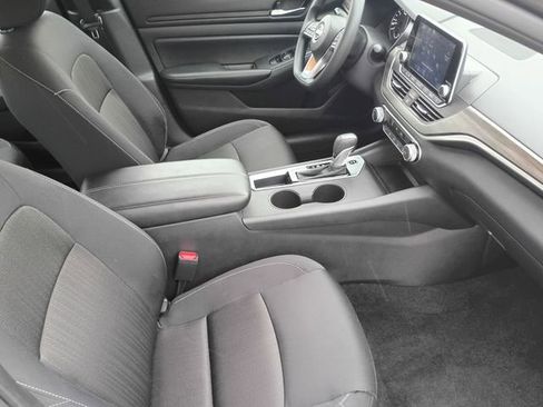 Used 2025 Nissan Altima 2.5 SV image 12