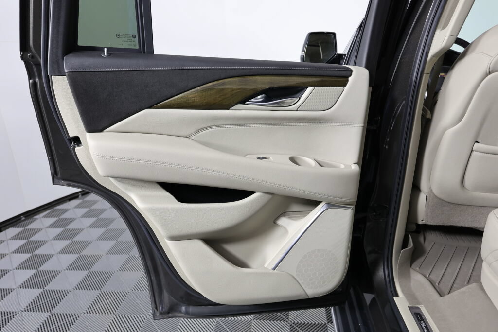Used 2020 Cadillac Escalade Luxury AWD/4WD image 18