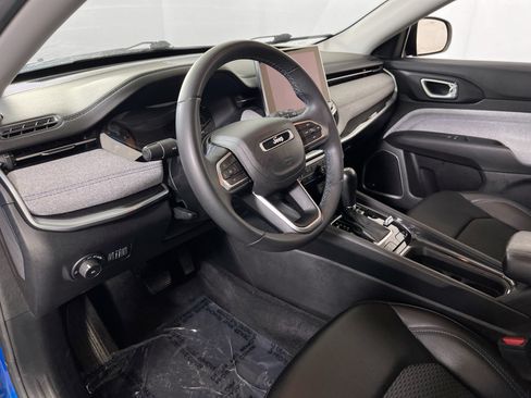 Used 2022 Jeep Compass Latitude w/ Sun and Sound Group AWD/4WD image 9