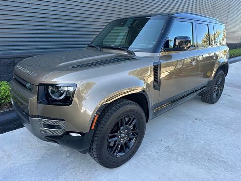 Used 2023 Land Rover Defender 110 X-Dynamic SE AWD/4WD image 7