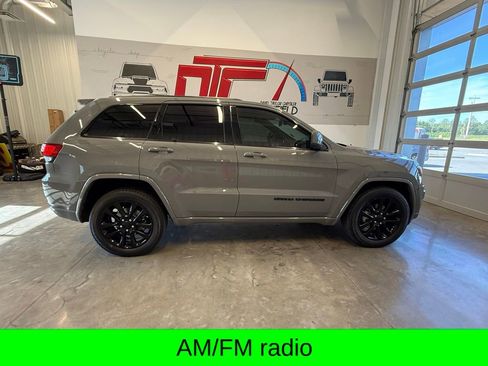 Used 2020 Jeep Grand Cherokee Altitude AWD/4WD image 3