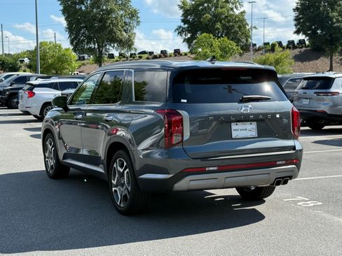 Used 2024 Hyundai Palisade SEL FWD image 3