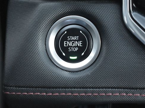 Used 2024 Chevrolet Colorado Z71 w/ Z71 Convenience Package 2 image 17