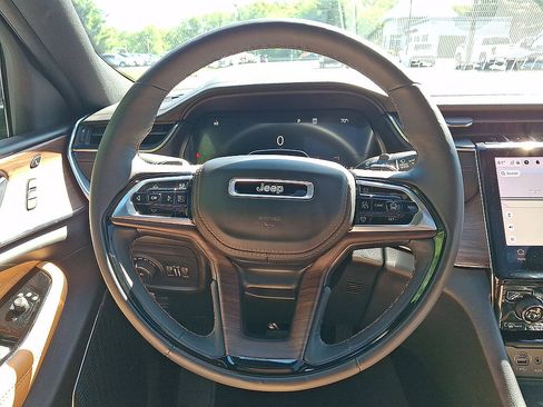 Used 2024 Jeep Grand Cherokee Summit w/ Adv Protech Group IV AWD/4WD image 17