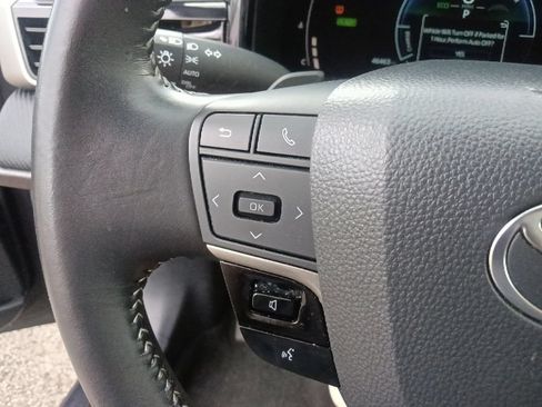 Used 2025 Toyota Camry SE FWD image 19