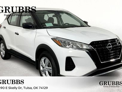 New 2025 Nissan Kicks Play S