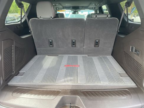 Certified 2023 GMC Yukon XL SLT w/ SLT Luxury Package RWD image 7