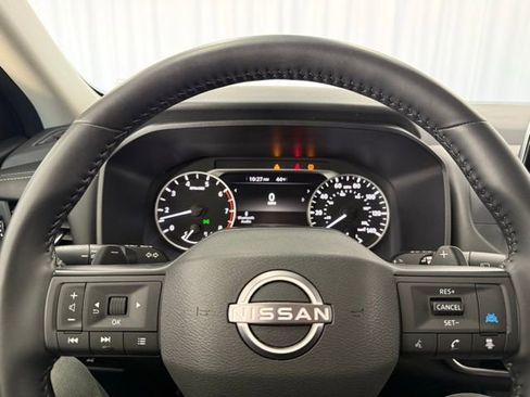 Used 2025 Nissan Rogue SV image 6