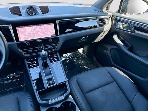 Used 2024 Porsche Macan image 23