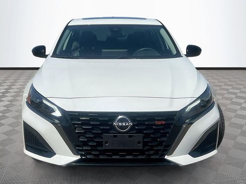 Used 2023 Nissan Altima 2.5 SR w/ SR Premium Package FWD image 2