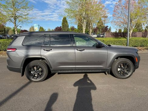 Used 2024 Jeep Grand Cherokee L Laredo image 8