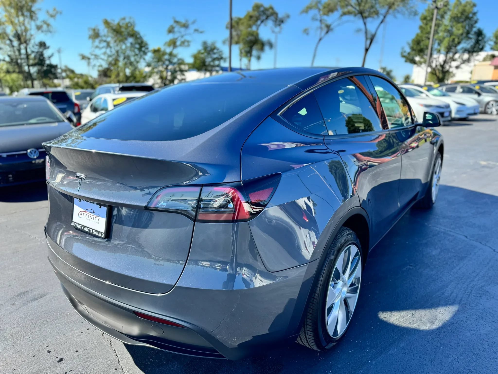Used 2023 Tesla Model Y Long Range AWD/4WD image 5