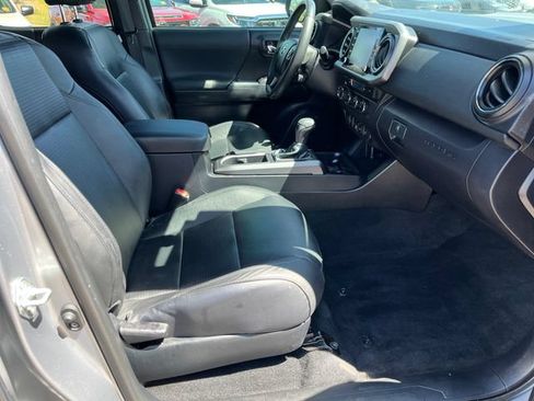 Used 2021 Toyota Tacoma TRD Sport w/ TRD Premium Sport Package AWD/4WD image 15