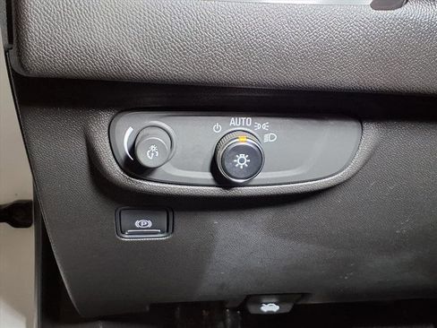 Used 2023 GMC Terrain SLE w/ Elevation Edition image 19