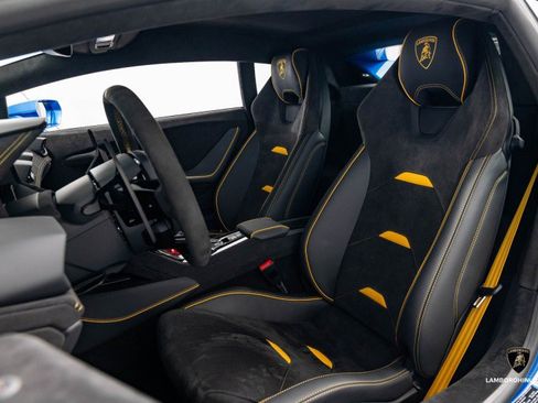 Used 2023 Lamborghini Huracan Tecnica image 30