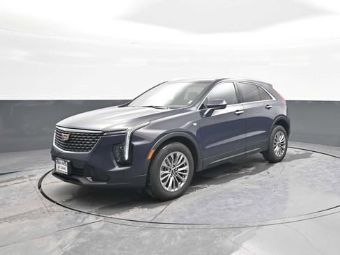 Used 2024 Cadillac XT4 Premium Luxury image 4