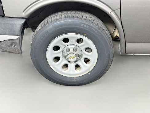 Used 2011 Chevrolet Express 1500 LT w/ LT Preferred Equipment Group image 28