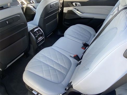 Certified 2025 BMW X7 xDrive40i w/ Premium Package image 18