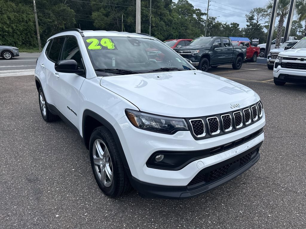 Used 2024 Jeep Compass Latitude AWD/4WD image 10