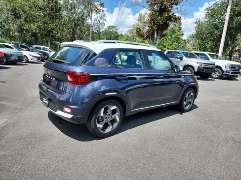 Certified 2024 Hyundai Venue Limited FWD image 5