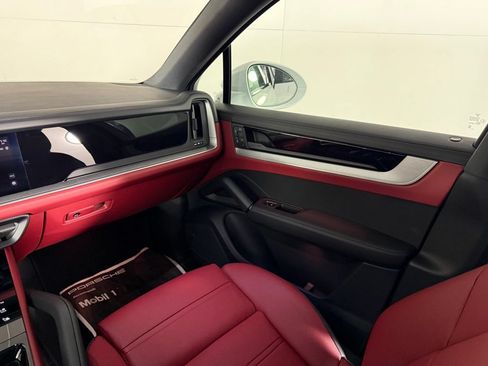 Certified 2026 Porsche Cayenne Coupe AWD/4WD image 23