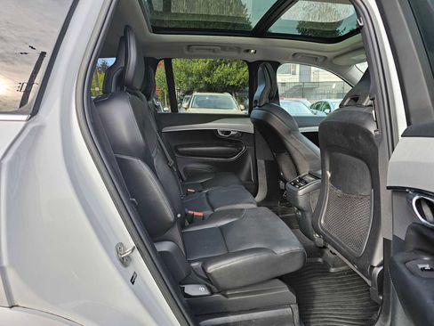 Certified 2022 Volvo XC90 T5 Momentum w/ Climate Package image 12
