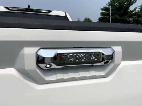 Used 2023 Toyota Tundra Limited w/ Power Package AWD/4WD image 10