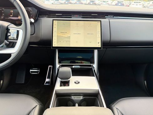 New 2025 Land Rover Range Rover SE image 22