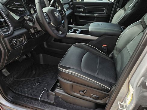 New 2026 RAM 2500 Laramie AWD/4WD image 13