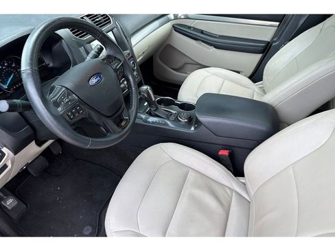 Used 2018 Ford Explorer XLT w/ Equipment Group 202A AWD/4WD image 12