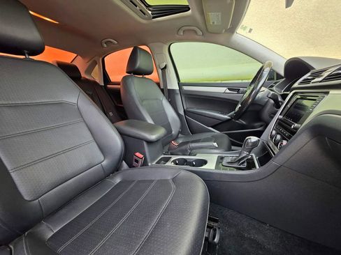 Used 2019 Volkswagen Passat 2.0T Wolfsburg w/ Wheels & Sunroof Package image 15